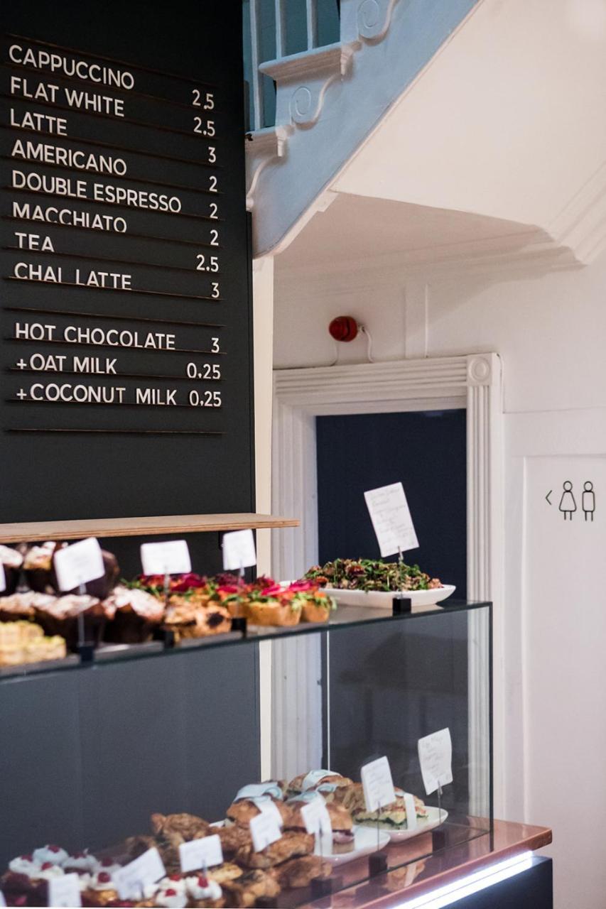 Bed and Breakfast Whitehouse Рай Екстер'єр фото Menu at a cafe